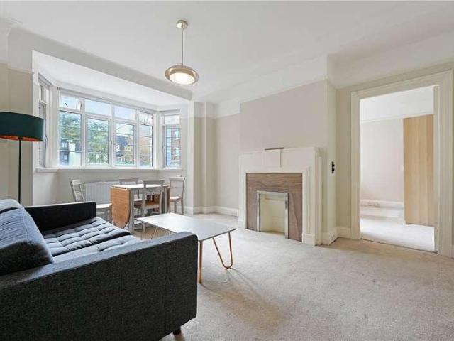 Flat for sale in Earl's Court, Greater London