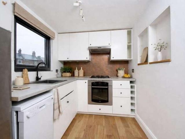 Flat for sale in London Borough of Ealing, Greater London
