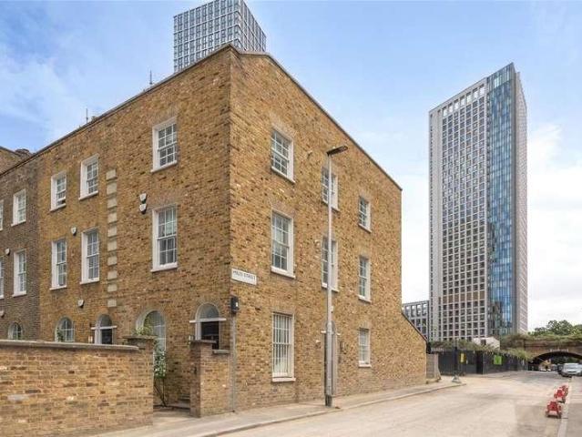 Flat for sale in Vauxhall, Greater London