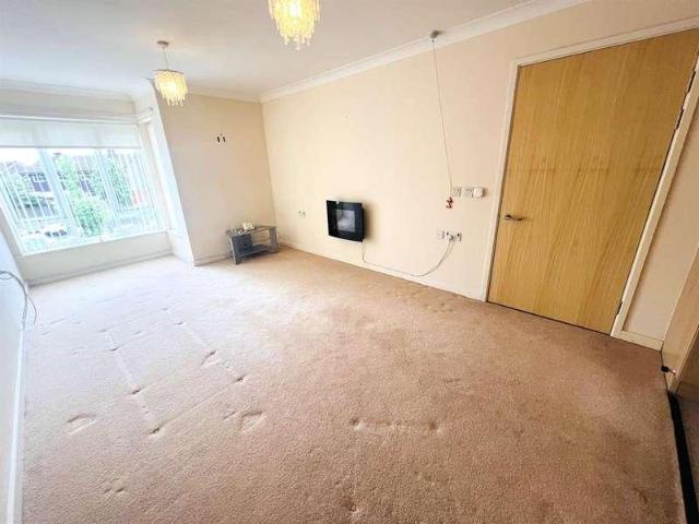 Flat for sale in Willenhall, Lane Head