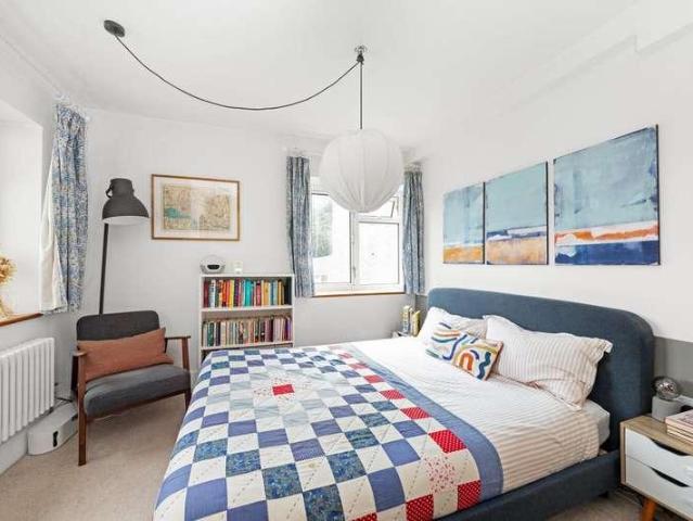 Flat for sale in London Borough of Croydon, Upper Norwood