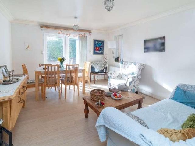 Flat for sale in Broadfields, Greater London