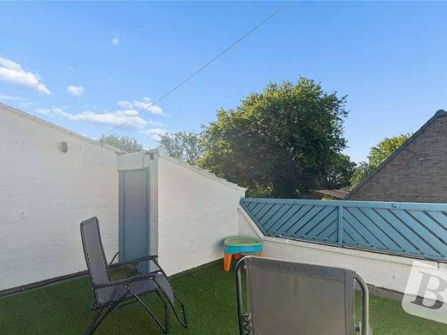 Flat for sale in Vange, Basildon