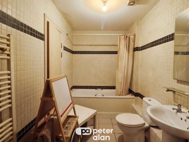 Flat for sale in Crockherbtown, Falcon Lodge