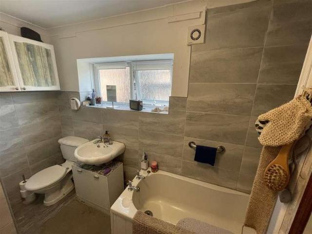 Flat for sale in Claughton, Wirral