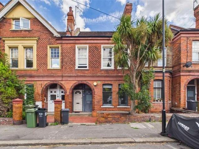 Flat for sale in Streatham Hill, Greater London