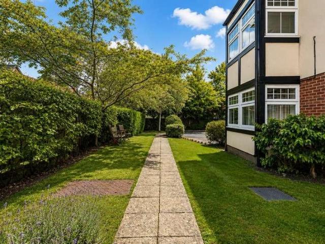 Flat for sale in Gedling, East Midlands