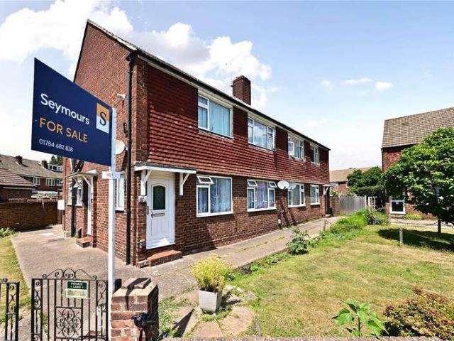Flat for sale in Littleton Common, Lower Halliford