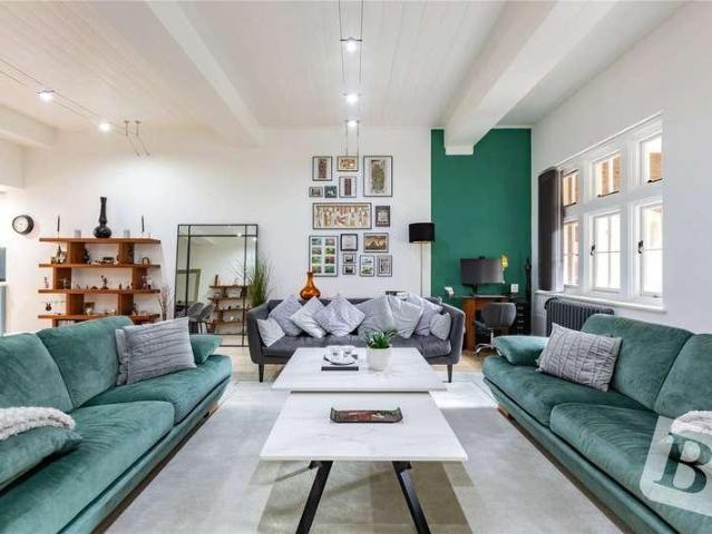 Flat for sale in The Galleries, Navestock Side