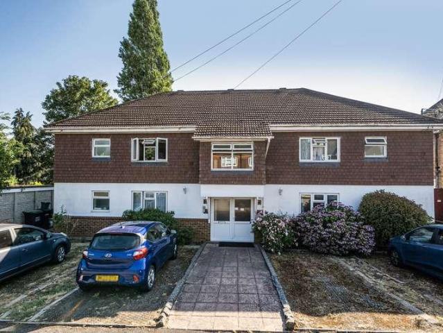 Flat for sale in Moneyhill, Batchworth