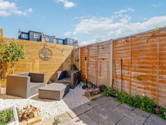 Flat for sale in London Borough of Merton, South Wimbledon
