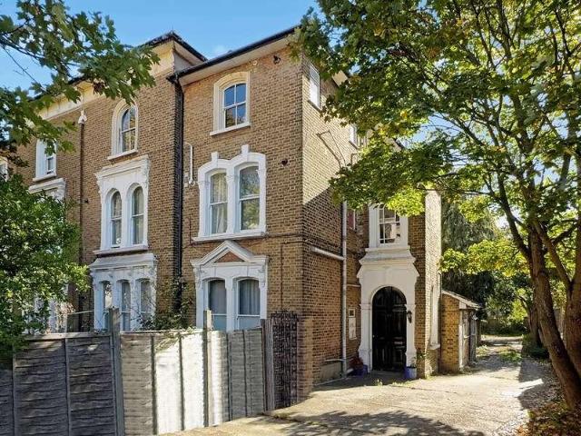 Flat for sale in London Borough of Croydon, South Norwood