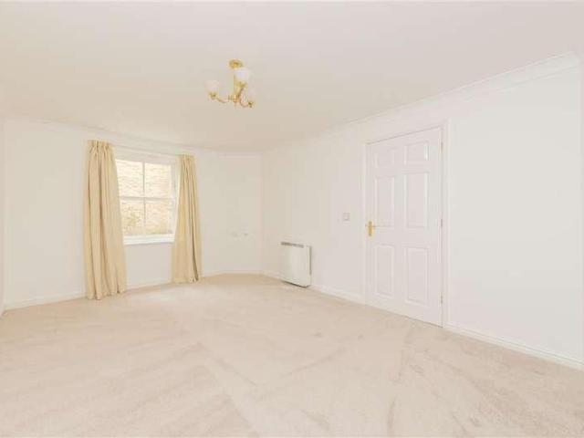 Flat for sale in Windmill Hill, Hamerton