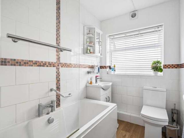 Flat for sale in Iver, Iver Heath