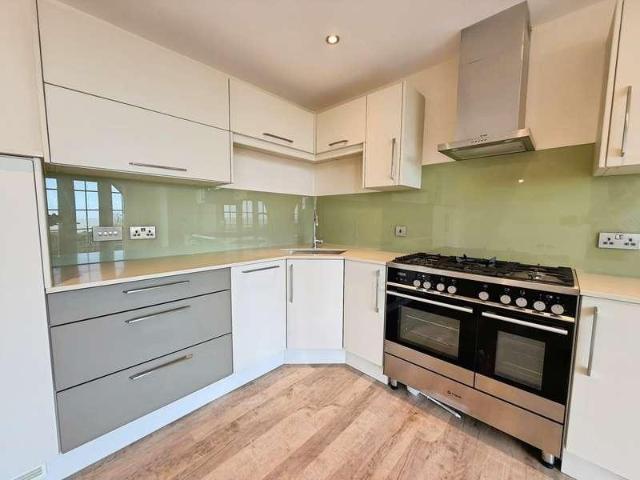 Flat for sale in Walton, Eastbridge