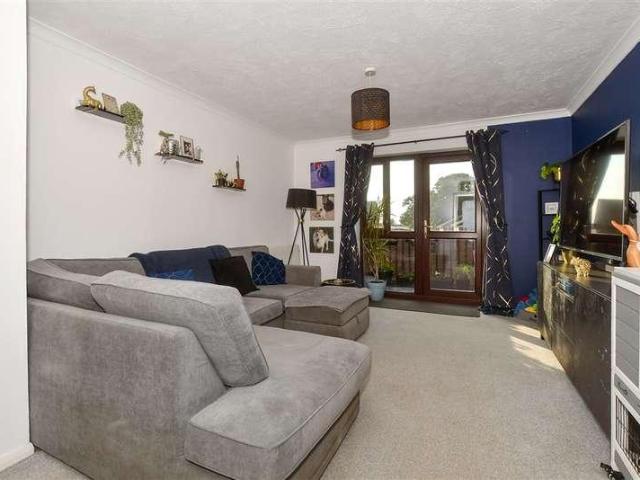 Flat for sale in Partridge Green, Horsham