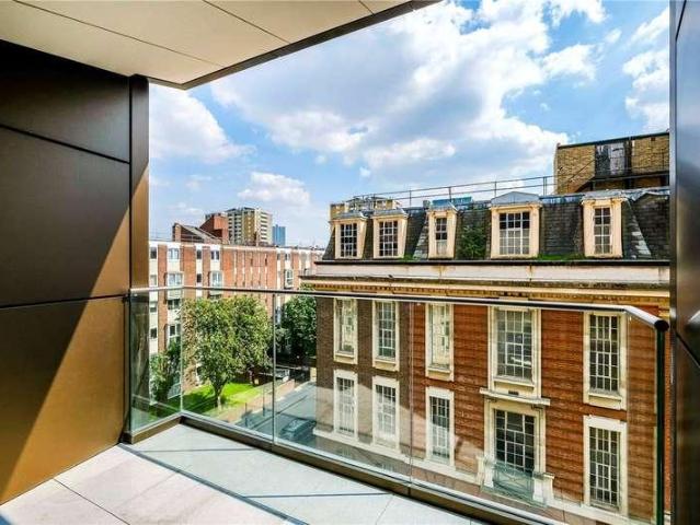 Flat for sale in Finsbury, Greater London