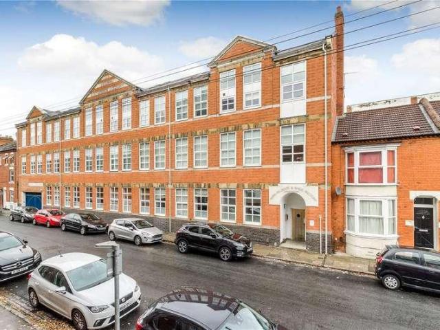 Flat for sale in Phippsville, Northampton