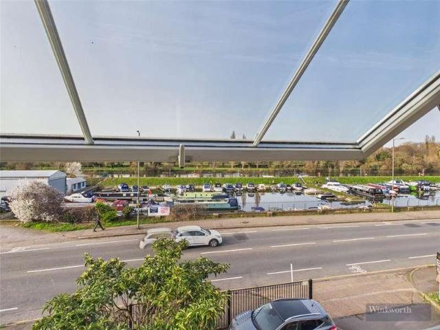 Flat for sale in Blackhills, Surrey