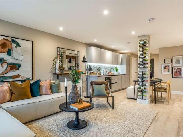 Flat for sale in Slough
