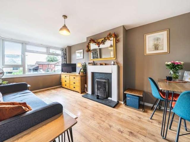 Flat for sale in Lynworth, Cheltenham