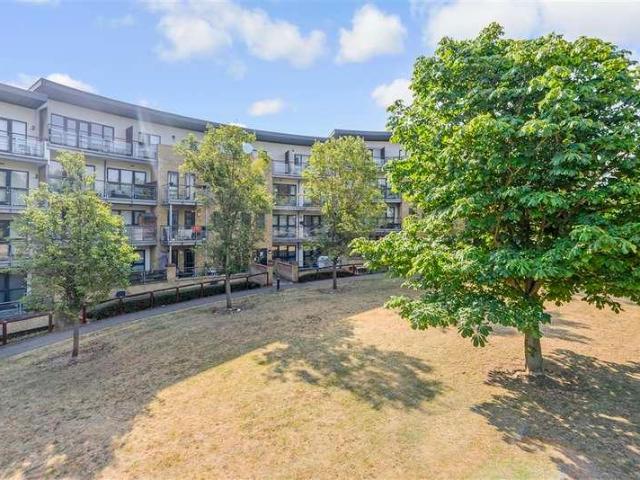 Flat for sale in Worcester Park Estate, Monks Orchard