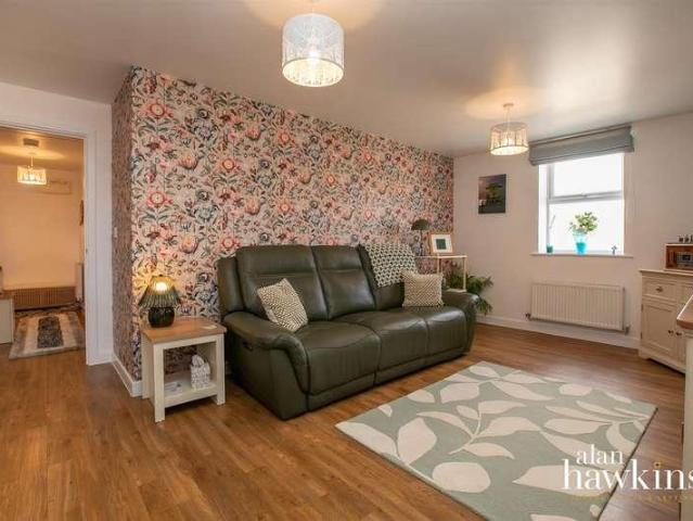 Flat for sale in Vastern, Wiltshire