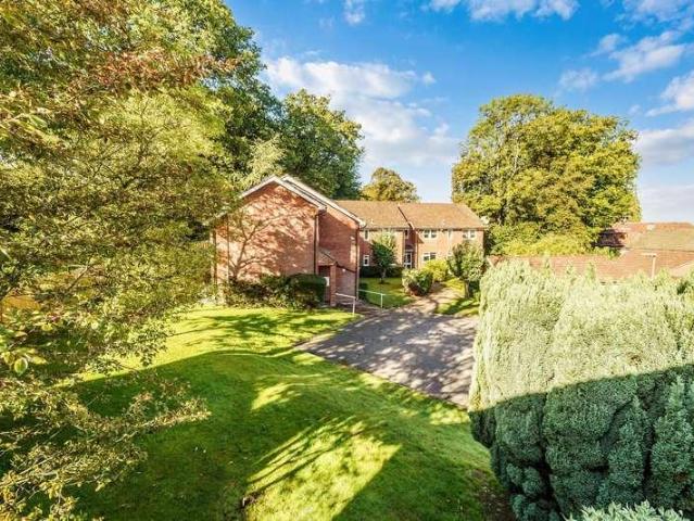 Flat for sale in Red Hill, Surrey