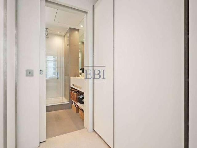 Flat for sale in Isle Of Dogs, Greater London