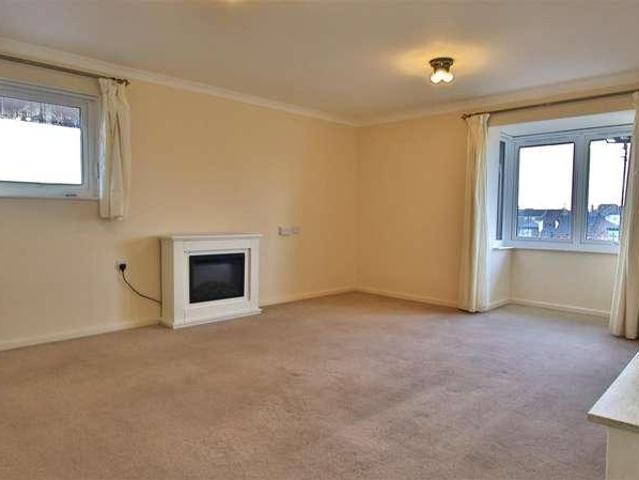 Flat for sale in Tewkesbury, Pamington