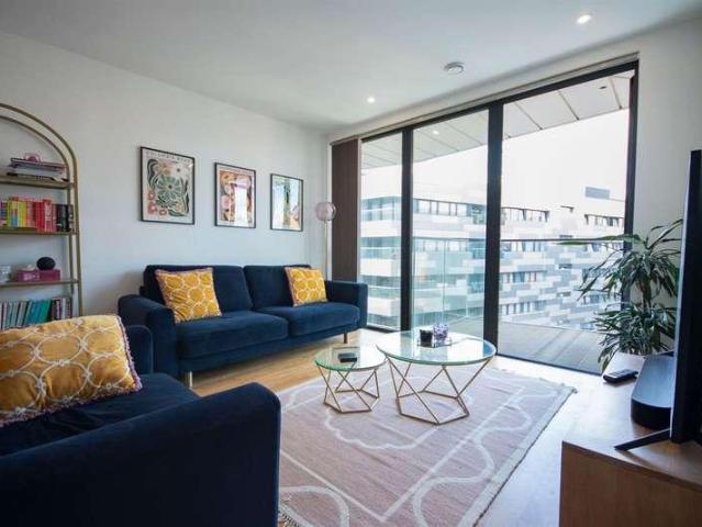 Flat for sale in East Greenwich, Greater London