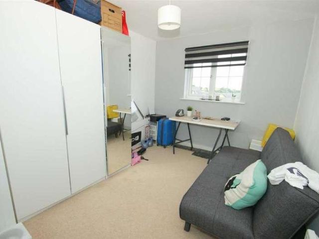 Flat for sale in Pudsey, West Yorkshire