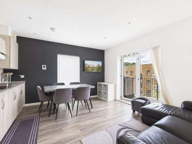 Flat for sale in Dee Park, Reading
