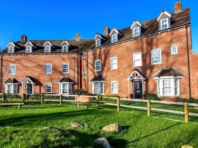 Flat for sale in Chalfont St. Peter, Denham
