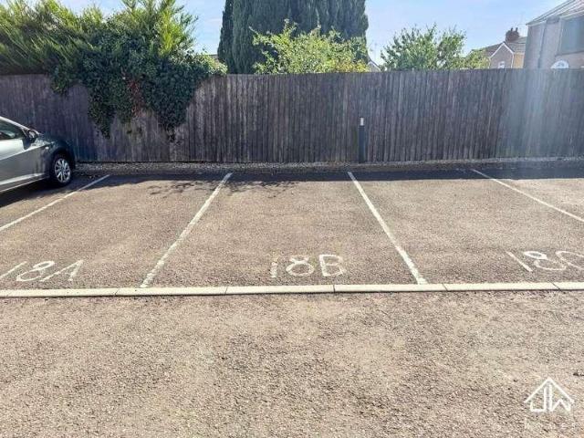 Flat for sale in Blackwood, Wales
