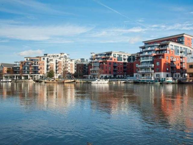 Flat for sale in Norbiton, Greater London