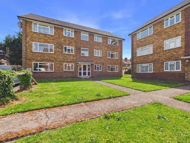 Flat for sale in Caterham on the Hill, Hillview