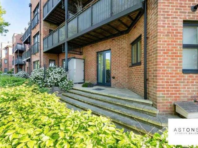 Flat for sale in Greater London