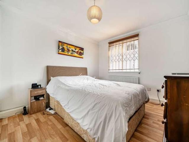 Flat for sale in London Borough of Lewisham, New Cross