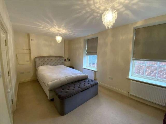 Flat for sale in Marlborough, Easton Royal