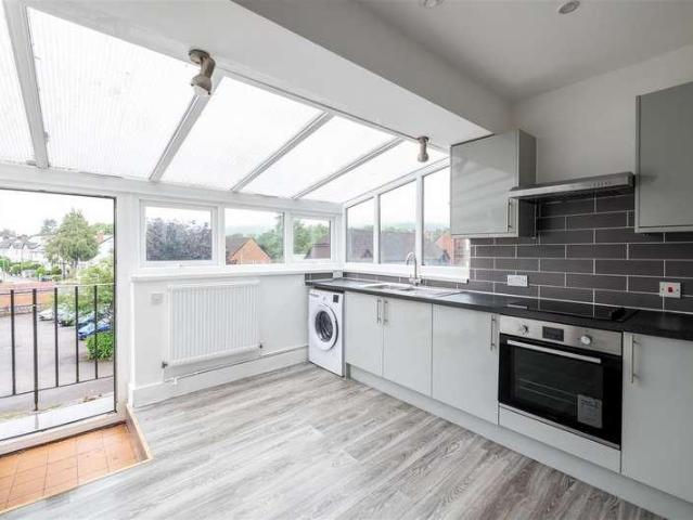 Flat for sale in Red Hill, Surrey