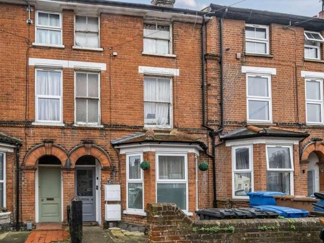 Flat for sale in Key Street, Suffolk