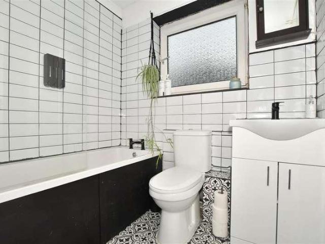 Flat for sale in Ash, Kent