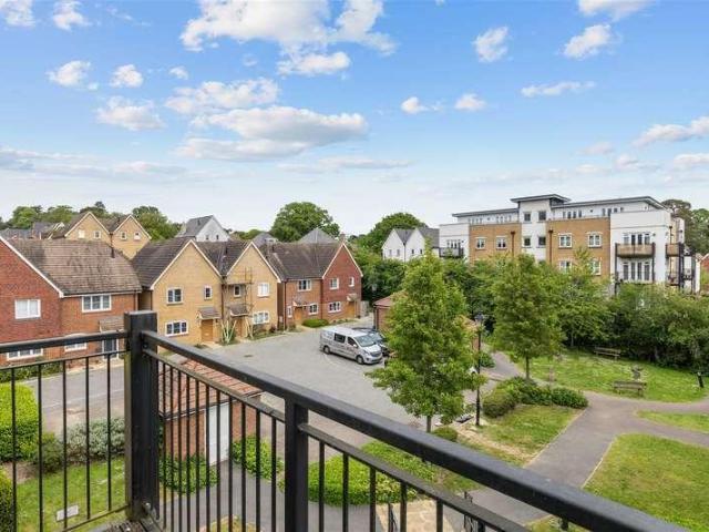 Flat for sale in Perryfields, West Sussex