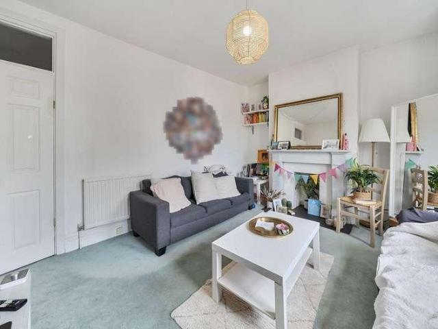 Flat for sale in Oval, Greater London