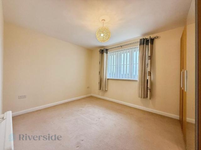 Flat for sale in Kingswood, Hull