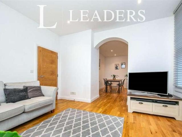Flat for sale in Key Street, Suffolk