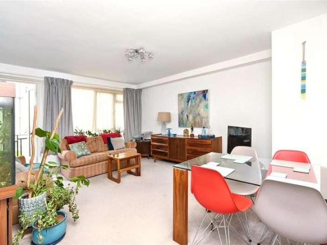 Flat for sale in Eastbourne, East Sussex