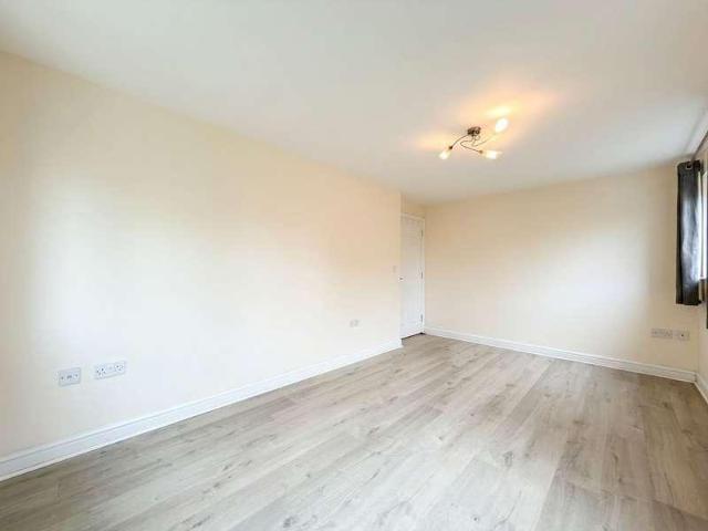 Flat for sale in Monkston Park, Milton Keynes