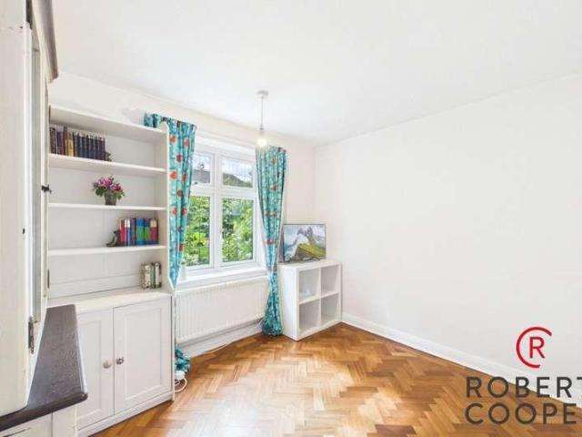 Flat for sale in Eastcote Village, Greater London